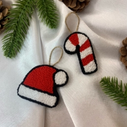 На улице уже полным ходом идет снег, а на полочке 250 появились тематические штучки ☃️