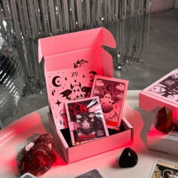 Яркая и красочная канцелярия на наших полочках!