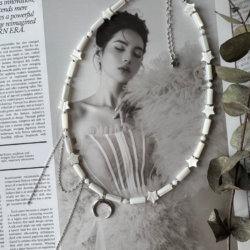 Украшения из натуральных камней и броши из бисера