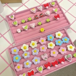 На полочке 86 милые и яркие украшения.🎀✨